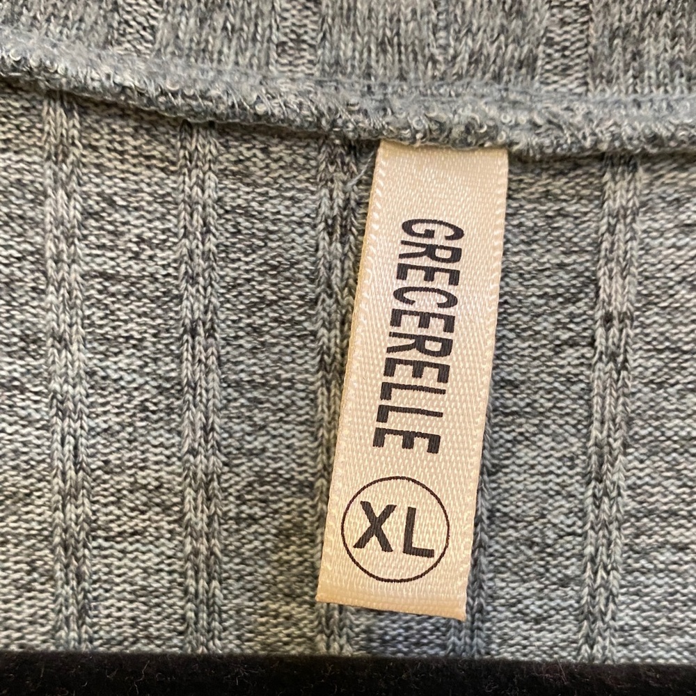 Gray Ribbed Button-Front Cardigan with Pockets - Picture 2 of 3